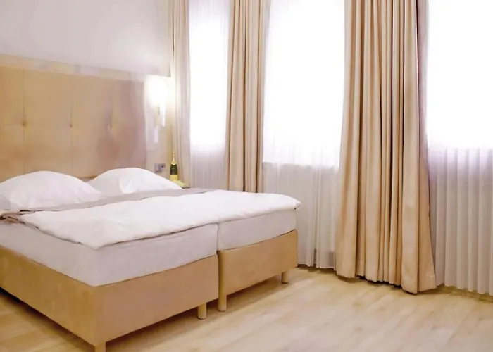 Hotel Am Kurfuerstenplatz - Messe 3*