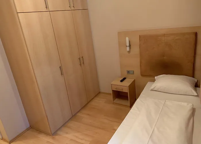 Hotel Am Kurfuerstenplatz - Messe 3*