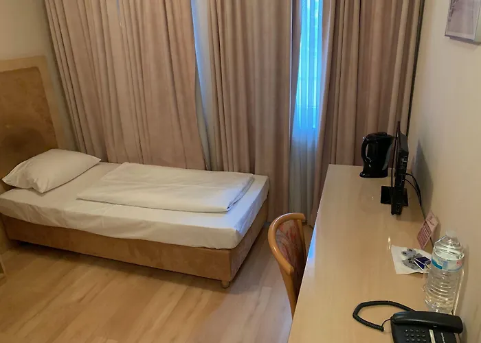 Hotel Am Kurfuerstenplatz - Messe Francoforte sul Meno